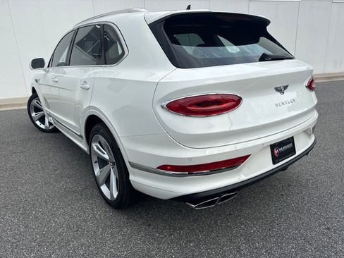 Used 2025 Bentley Bentayga AWD/4WD image 54