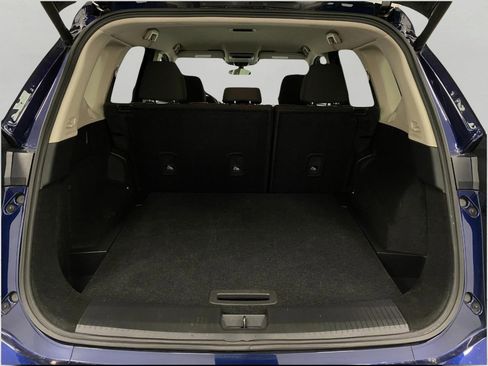 Certified 2025 Nissan Rogue SV image 5