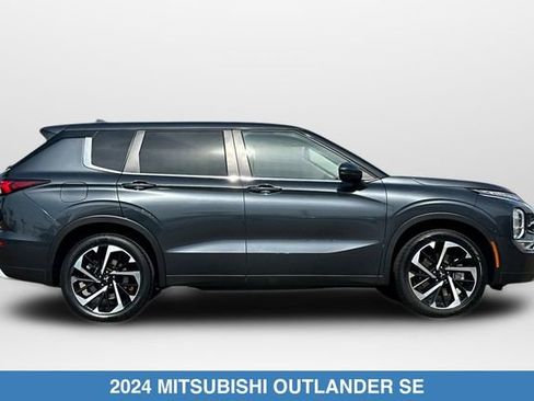 Used 2024 Mitsubishi Outlander SE AWD/4WD image 4