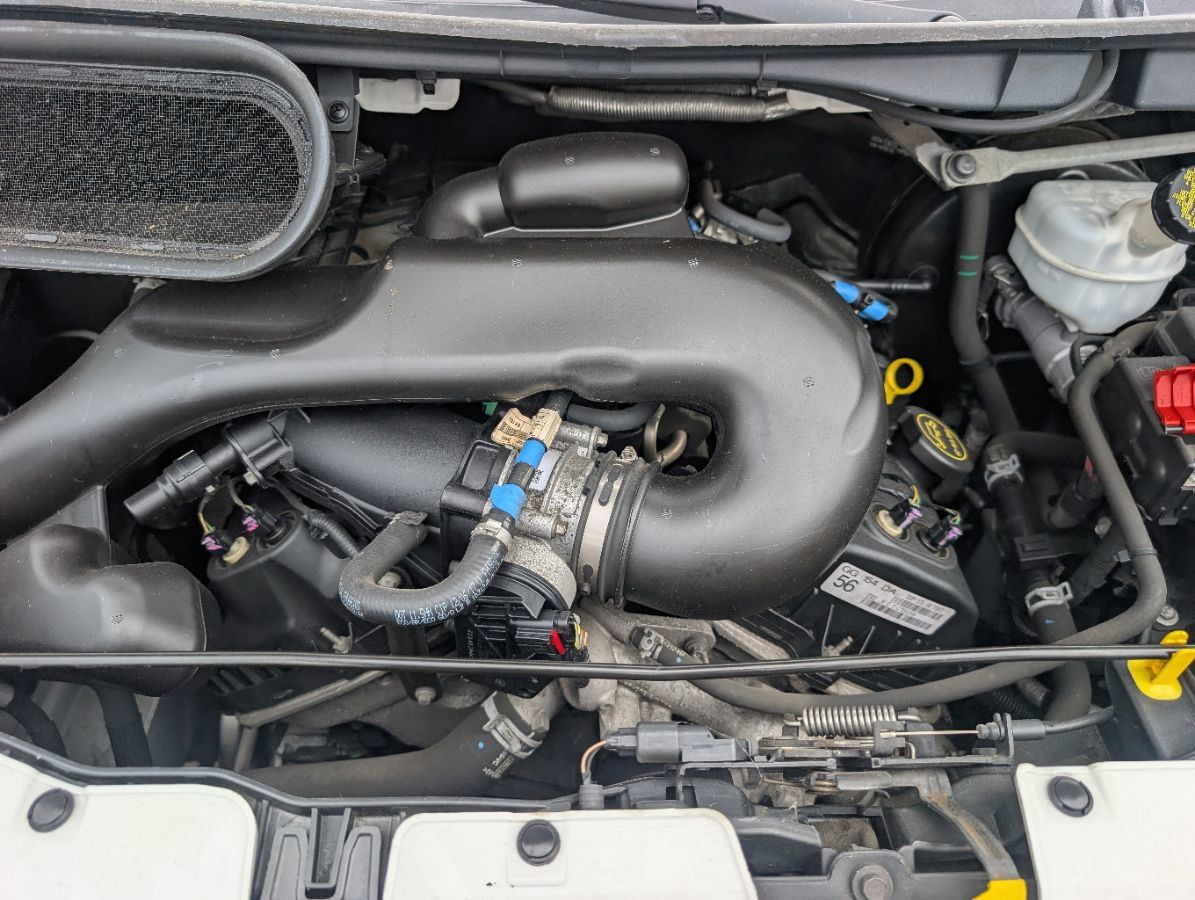 Used 2018 Ford Transit 250 148 Medium Roof RWD image 4