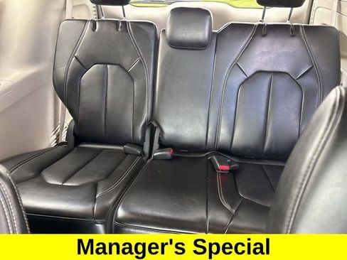 Used 2023 Chrysler Pacifica Touring-L FWD image 31