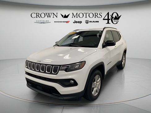 Used 2022 Jeep Compass Latitude w/ Convenience Group AWD/4WD image 3