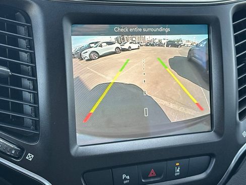 Used 2022 Jeep Cherokee Trailhawk w/ Trailer Tow Group AWD/4WD image 18