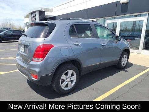 Certified 2019 Chevrolet Trax LT w/ LT Convenience Package AWD/4WD image 2