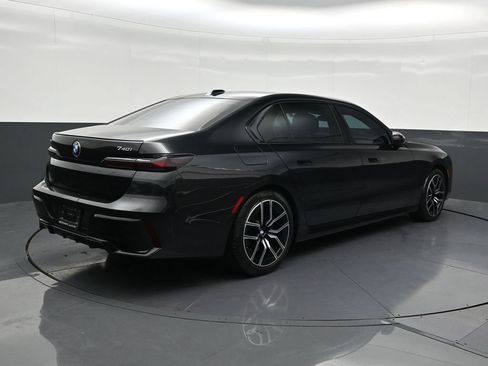 Used 2025 BMW 740i xDrive AWD/4WD image 5