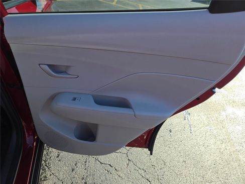 Used 2025 Hyundai Kona SEL image 9