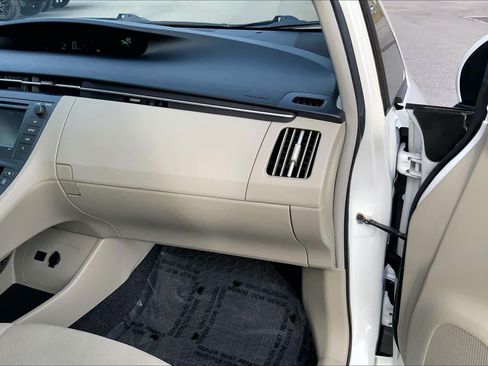 Used 2013 Toyota Prius Two image 19