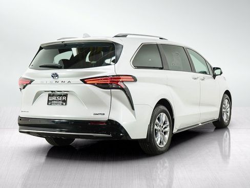Used 2025 Toyota Sienna Limited AWD/4WD image 5