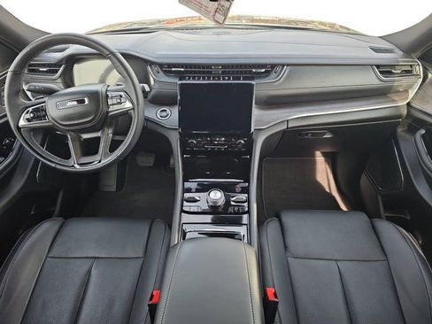 Used 2025 Jeep Grand Cherokee Overland w/ Adv Protech Group III image 9