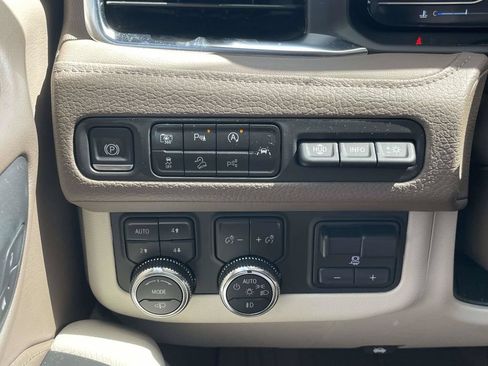 Used 2024 GMC Yukon XL Denali w/ Denali Reserve Package AWD/4WD image 27