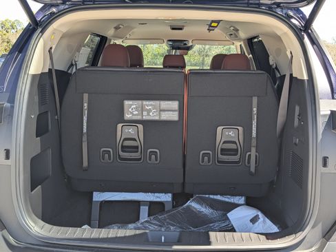 New 2026 Kia Carnival EX FWD image 13