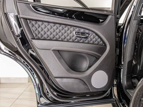 Used 2022 Bentley Bentayga image 39
