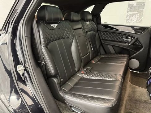 Used 2017 Bentley Bentayga AWD/4WD image 34