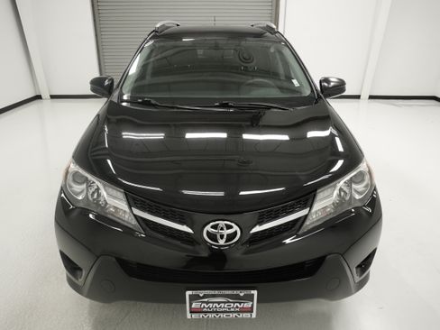 Used 2015 Toyota RAV4 LE FWD image 2