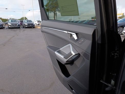 Certified 2025 Audi Q3 2.0T Premium Plus w/ Premium Plus Package image 33