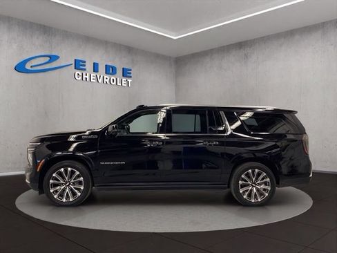 Used 2026 Chevrolet Suburban High Country AWD/4WD image 12