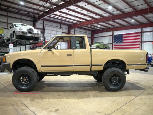 Used 1986 Nissan Pickup 4x4 King Cab image 4