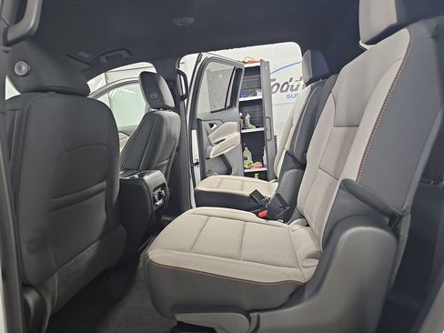 Used 2025 Chevrolet Traverse LT FWD image 21