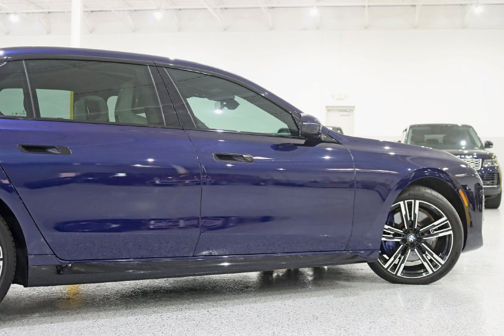Used 2023 BMW 760i xDrive w/ Luxury Rear Seating Package AWD/4WD image 11