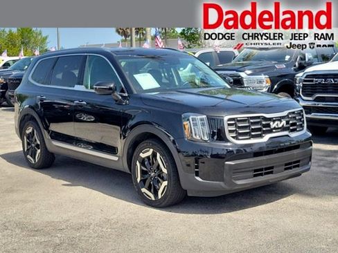 Used 2023 Kia Telluride S AWD/4WD image 1