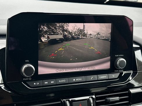 Used 2022 Nissan Pathfinder SV image 22