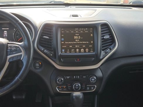 Used 2015 Jeep Cherokee Limited w/ Luxury Group AWD/4WD image 17