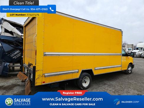 Used 2014 GMC Savana 3500 Extended image 4