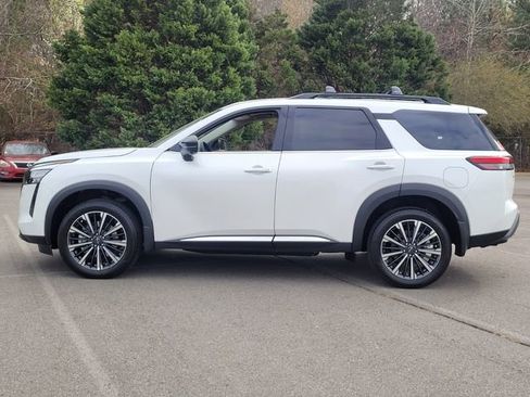 New 2026 Nissan Pathfinder Platinum AWD/4WD image 2