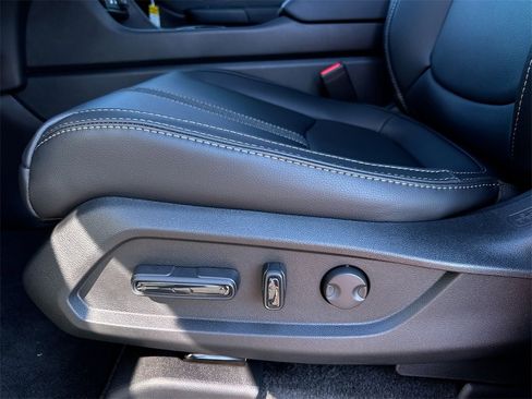 New 2025 Honda Pilot Touring image 12