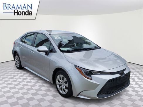Used 2021 Toyota Corolla LE FWD image 2