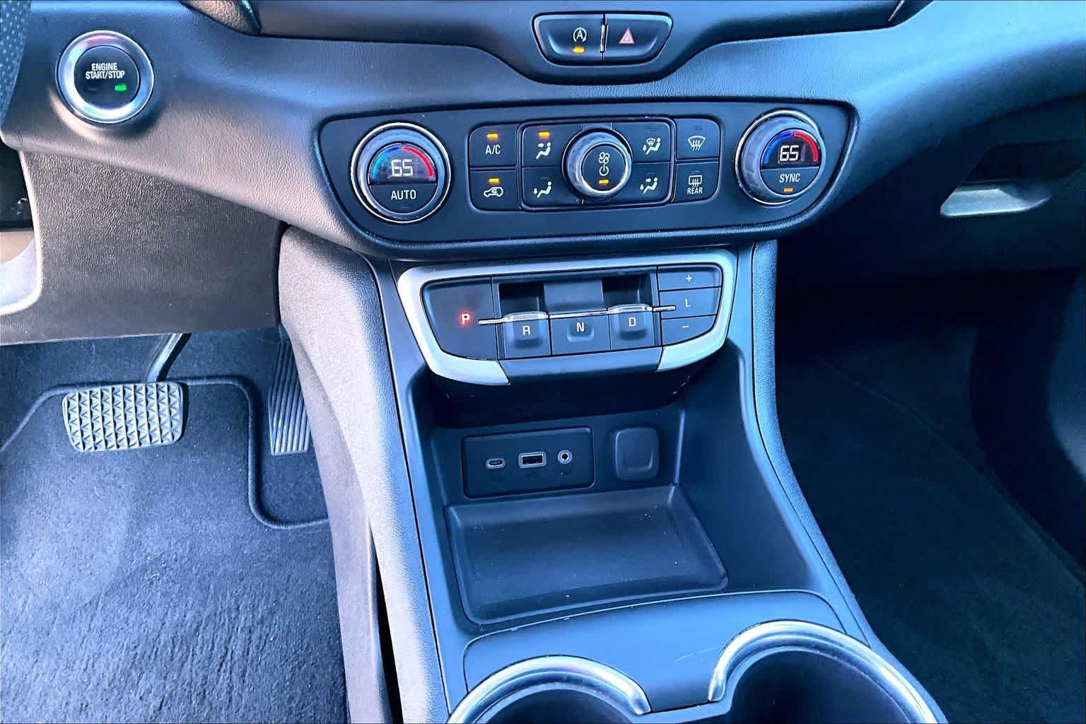 Used 2022 GMC Terrain SLE w/ Driver Convenience Package FWD image 19