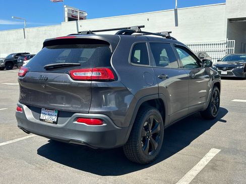 Used 2016 Jeep Cherokee Latitude AWD/4WD image 3