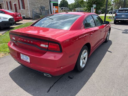 Used 2012 Dodge Charger SE RWD image 4