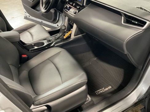 Used 2023 Toyota Corolla Cross XLE image 20