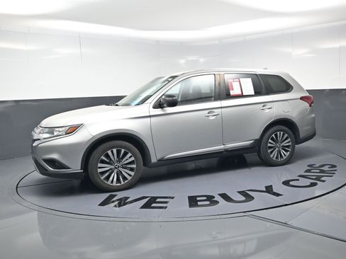 Used 2020 Mitsubishi Outlander ES image 6