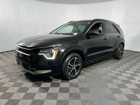 Used 2023 Kia Niro SX image 3