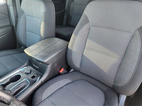 Used 2023 Chevrolet Traverse LT image 8