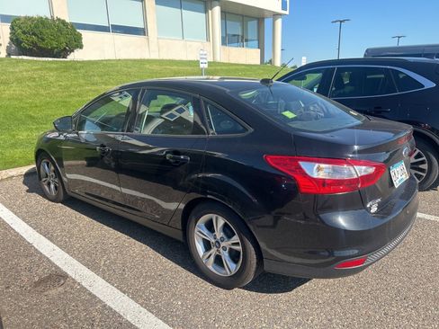 Used 2014 Ford Focus SE w/ SE Winter Package FWD image 2