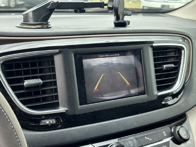 Used 2018 Chrysler Pacifica Touring-L FWD image 26