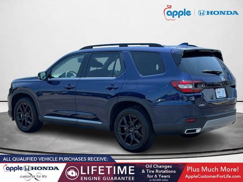 Used 2025 Honda Pilot Touring image 4