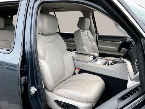 Used 2024 Jeep Wagoneer L Series II w/ Flexible Seating Group image 20