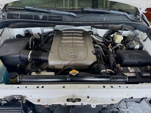 Used 2009 Toyota Tundra SR5 w/ TRD Off-Road Pkg AWD/4WD image 26