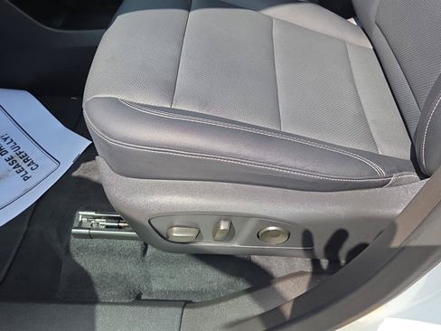Used 2025 Chevrolet Traverse LT AWD/4WD image 15
