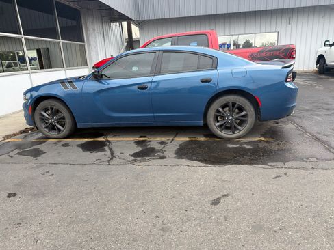 Used 2021 Dodge Charger SXT w/ Blacktop Package AWD/4WD image 3