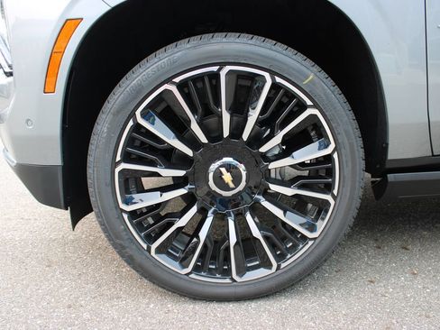 New 2026 Chevrolet Tahoe High Country AWD/4WD image 34
