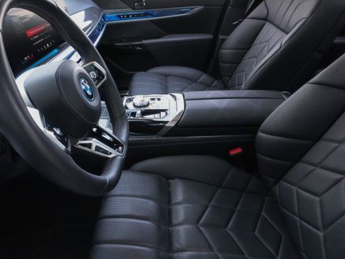 Used 2024 BMW i7 M70 w/ Premium Package AWD/4WD image 12
