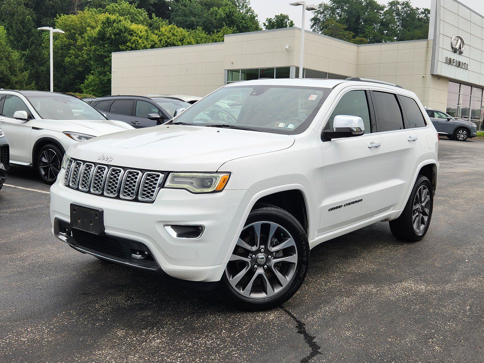 Used 2018 Jeep Grand Cherokee Overland AWD/4WD image 1