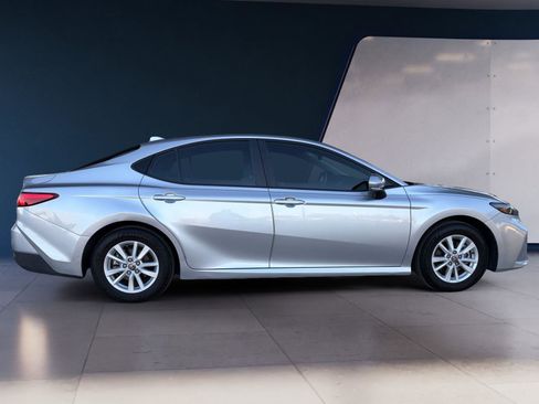 Used 2025 Toyota Camry LE image 6