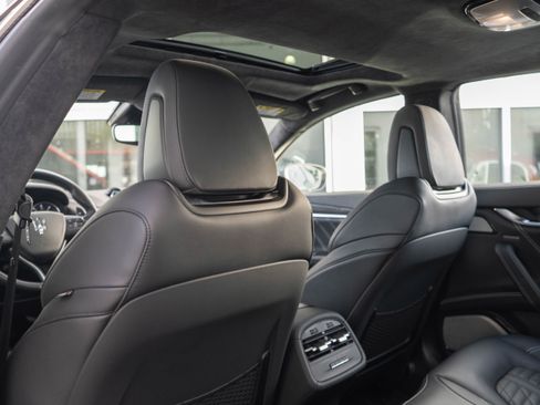 Used 2022 Maserati Ghibli Trofeo image 25