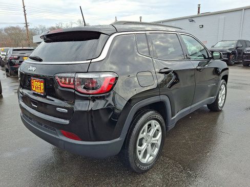 Used 2024 Jeep Compass Latitude image 6